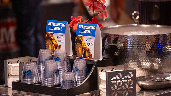 31 Networking Social-100882