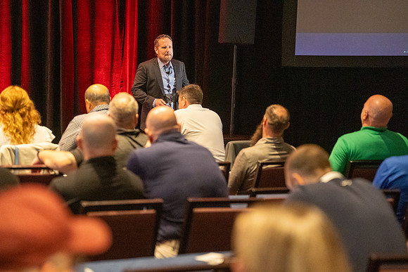 27 Leading Through Change & Disruption – Exemplary Leadership Practices-100378