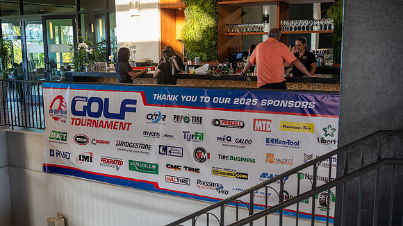 17 Golf Happy Hour-100884