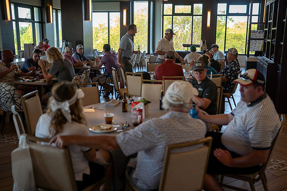 17 Golf Happy Hour-100930