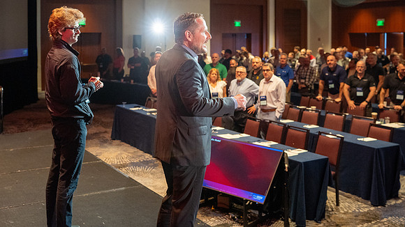 27 Leading Through Change & Disruption – Exemplary Leadership Practices-100345