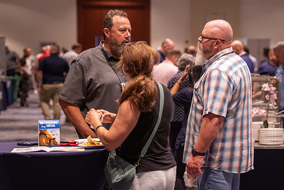31 Networking Social-100874