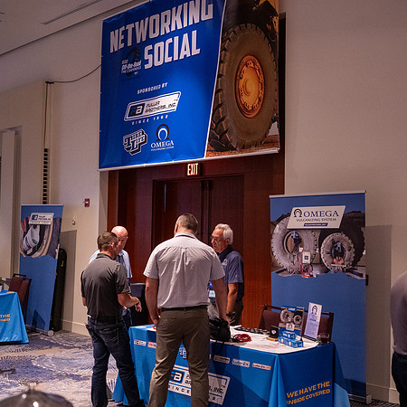 31 Networking Social-100872