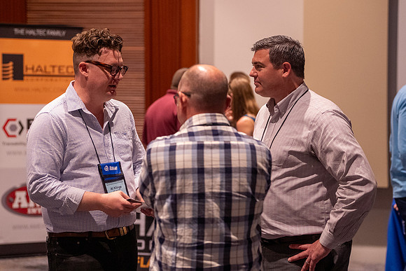 31 Networking Social-100953